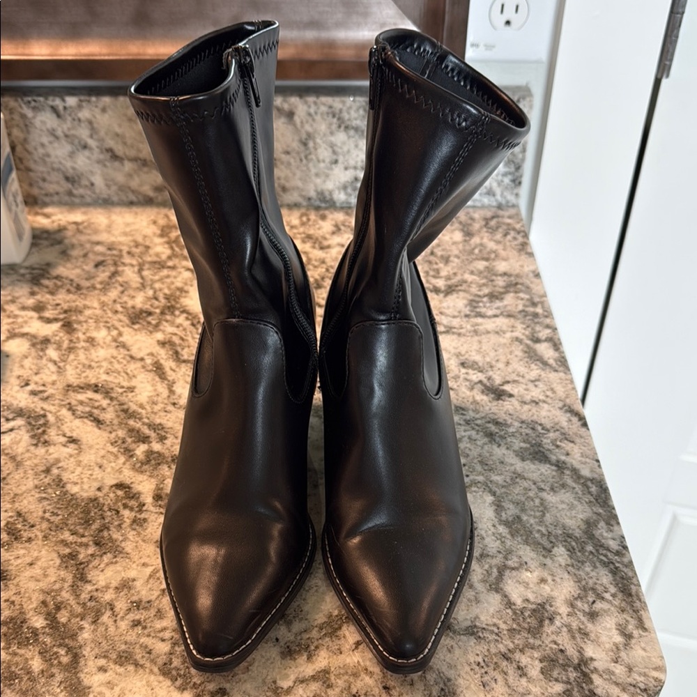 Universal Thread Sleek Black Ankle Boots